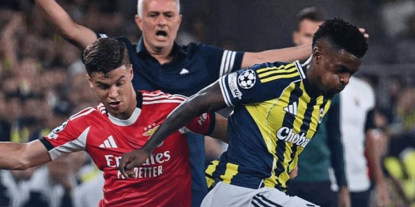 执教前景堪忧！穆里尼奥欧冠生死战，逆境翻盘还是就此折戟？