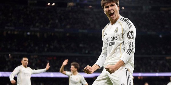 西甲最新积分战报：维尼修斯梅开二度助皇马8连胜，升至榜首超越巴萨