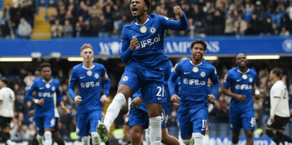 1-2！2-1！疯狂一夜，阿森纳爆冷出局，巴萨绝杀，切尔西狂胜晋级