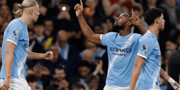 一场2-2，改变英超争冠格局，瓜迪奥拉气炸了：争冠形势恶化