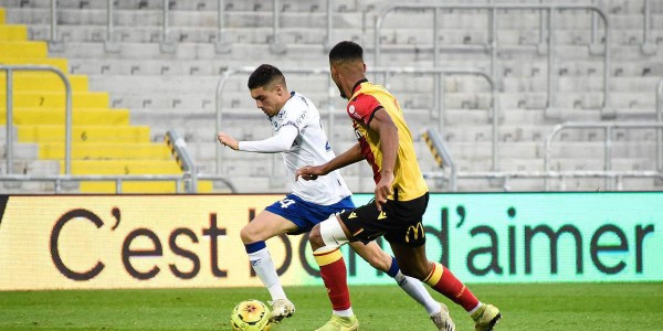 朗斯与昂热之战：法甲榜首争夺激烈，昂热客场挑战恐难抵挡