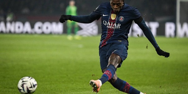 欧冠小组赛焦点：梅西与内马尔的重聚，谁能笑到最后？